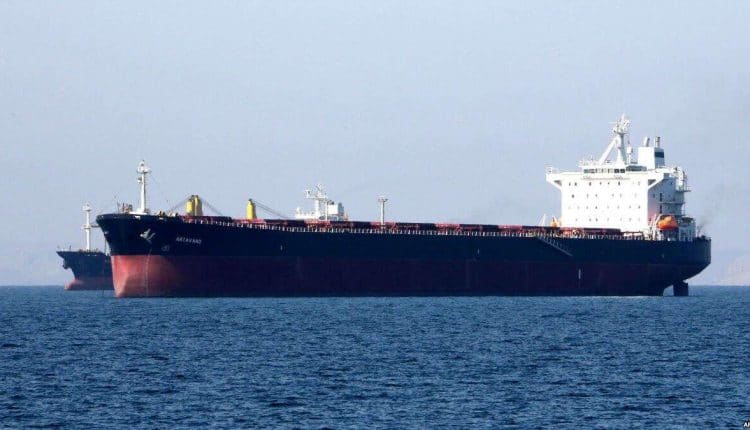 Bloomberg: Танкери с руски нефт изчезват от радарите насред океана