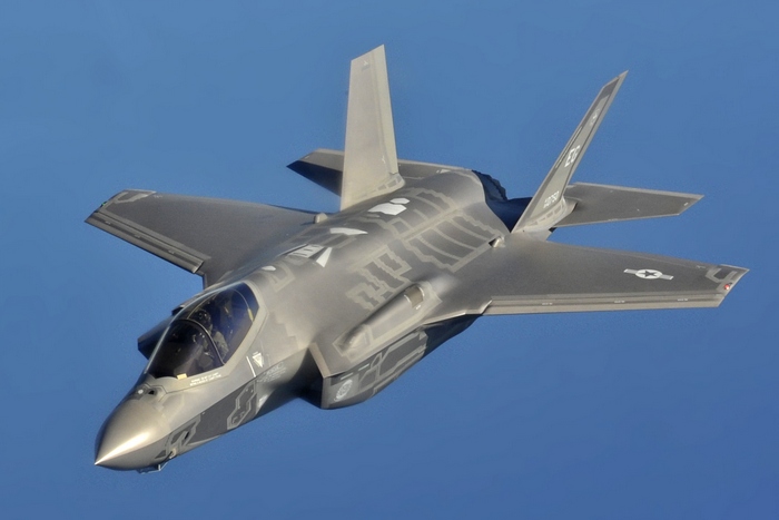 Пентагонът спира приемането на F-35 за проверка за китайска част