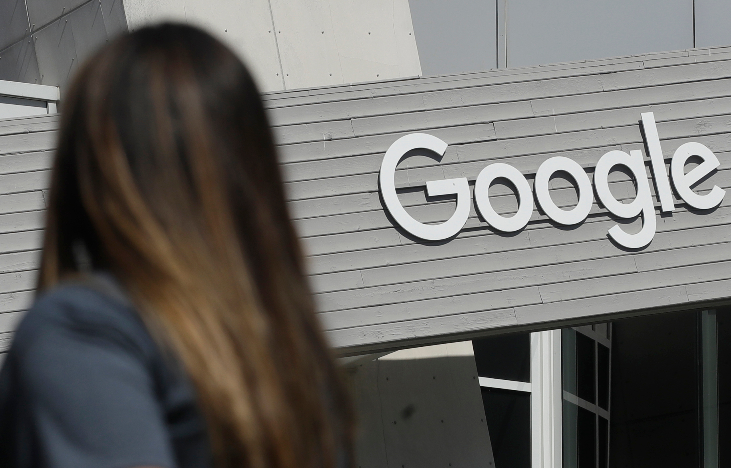 САЩ обвиняват "Google" в монопол с рекламните технологии