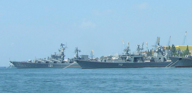Черно море има 3 ракетни кораба, надводни ракетоносци, както и подводница, оборудвана с крилати ракети „Калибър“