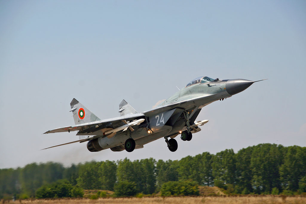 България иска от САЩ "междинни" изтребители, за да смени МиГ-29
