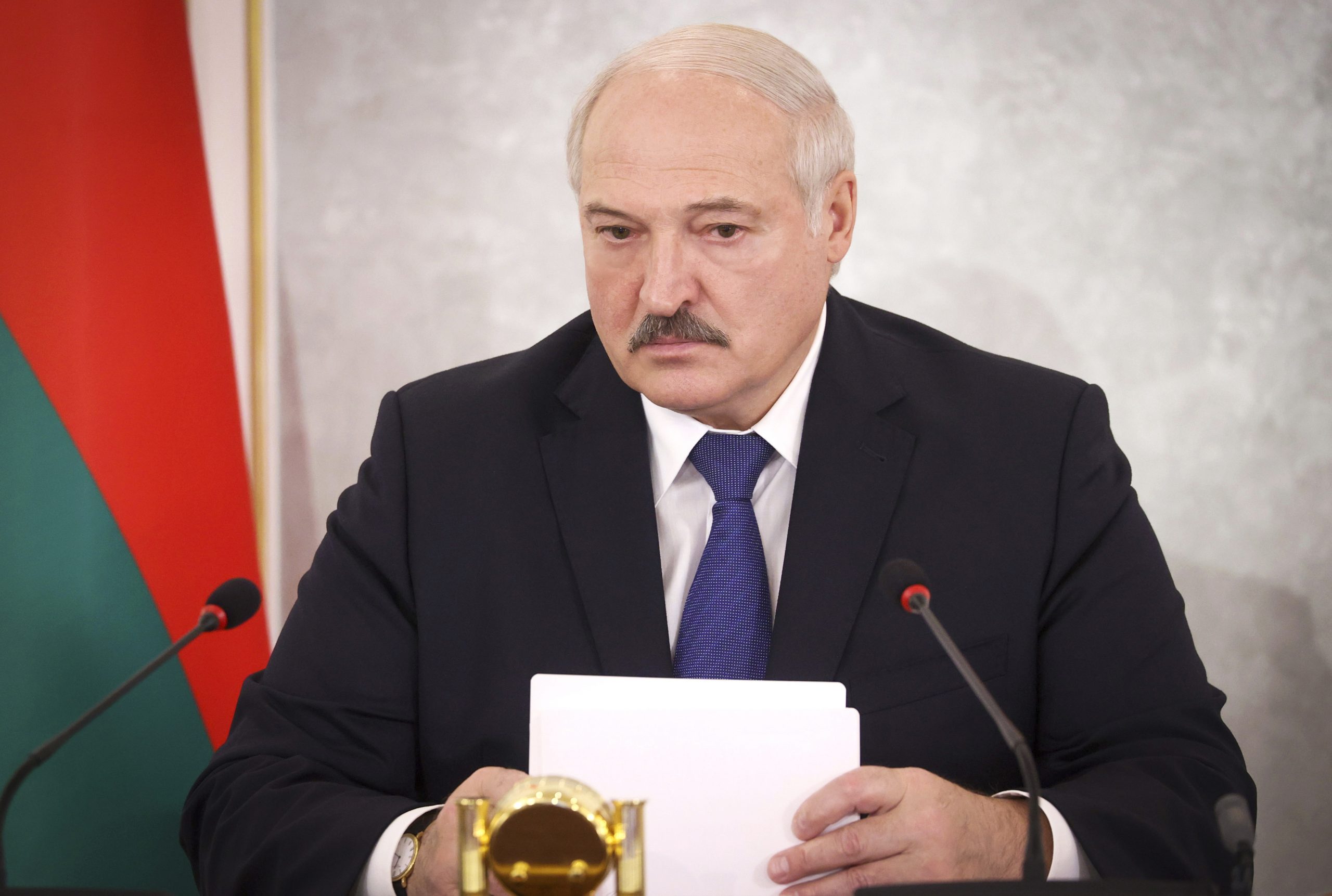 Президентът Александър Лукашенко "реши да въведе временен безвизов режим за влизане в страната на полски граждани"