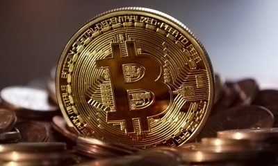 Bitcoin-ът падна под $33 000 за пръв път от близо година