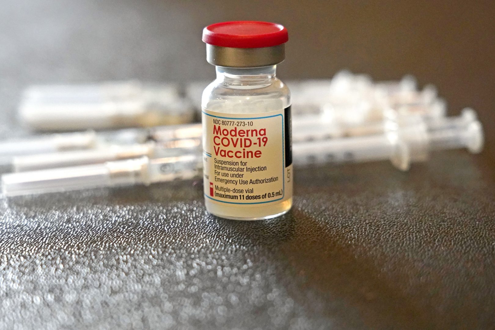 Moderna започва подготовката на подобрени COVID-ваксини