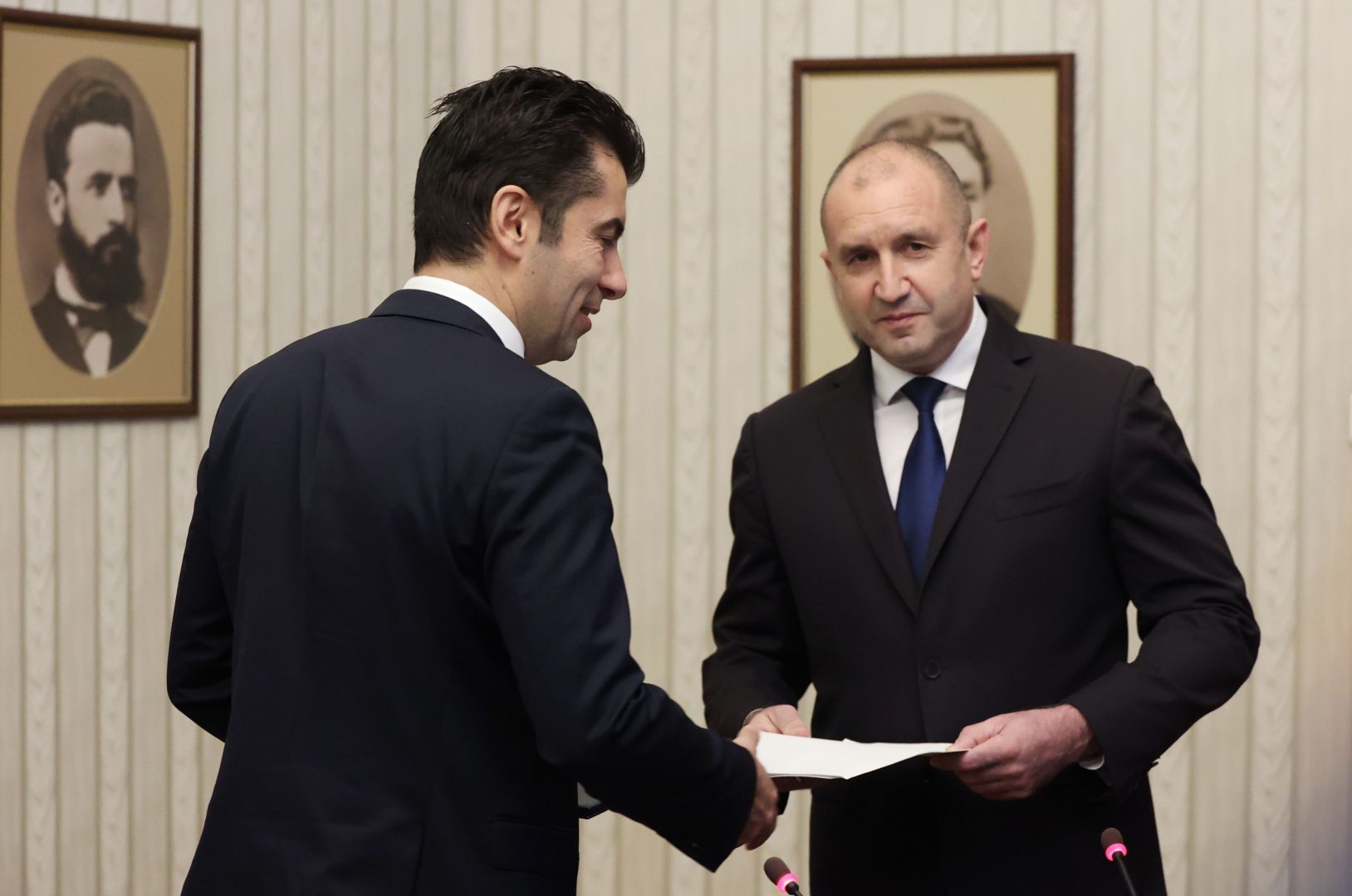 Премиер и президент в сблъсък за Северна Македония (ОБЗОР)