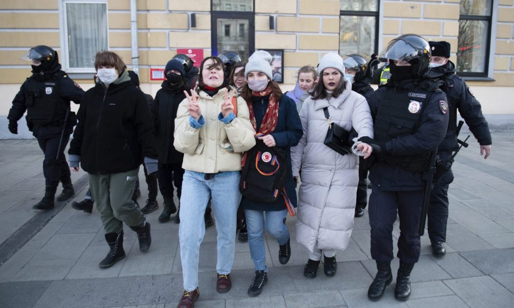 Руснаци: Срам ни е, страх ни е, боли ни. Отказваме се от руско гражданство