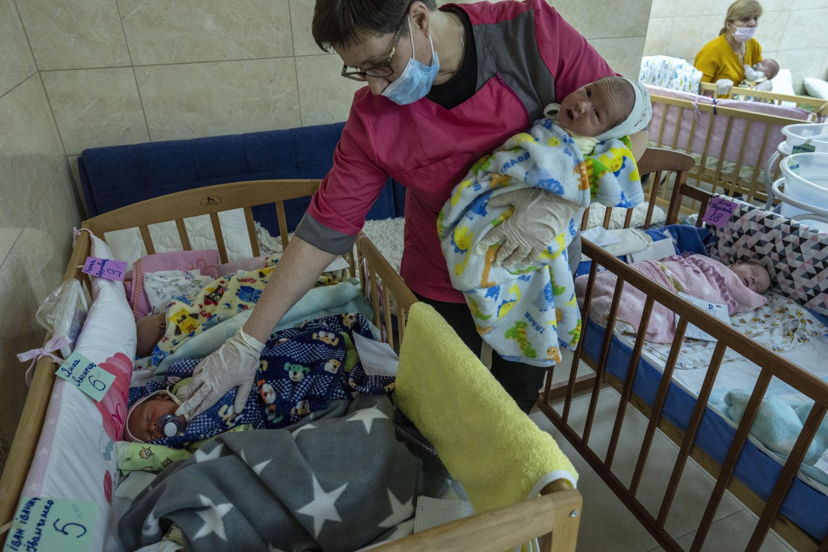 „Възраждане“: Франция отвлече българско бебе; МВнР: майката няма пари