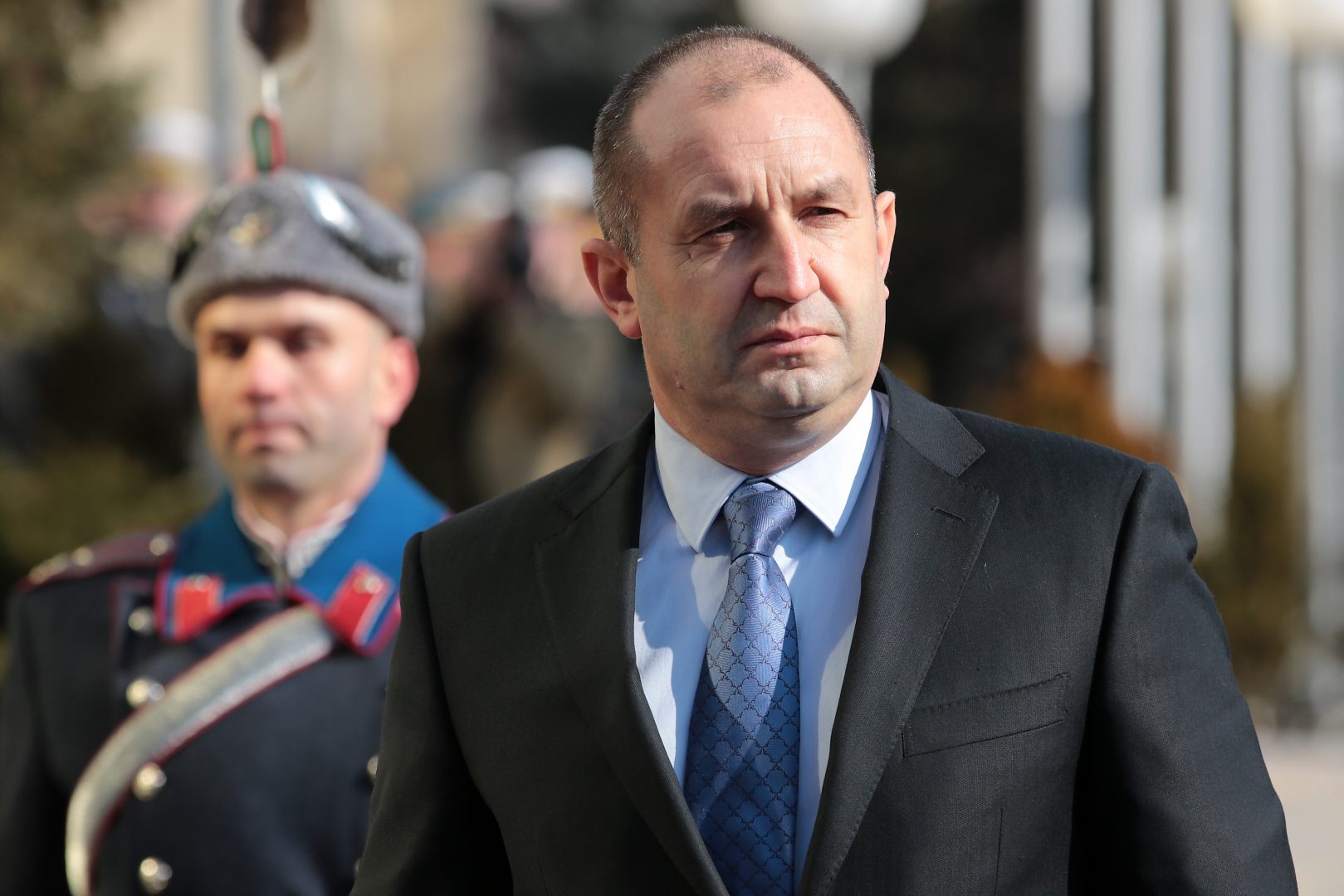 Президентът Радев свиква парламента. Контактната група започва преговори