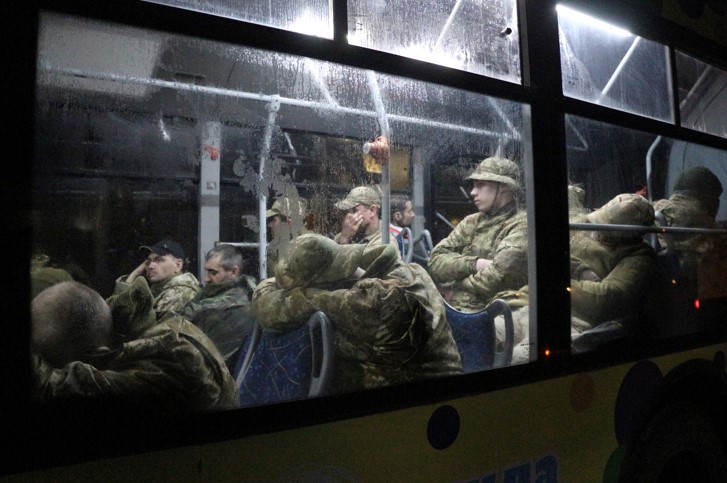 144 украински войници са освободени при най-голямата размяна на пленници