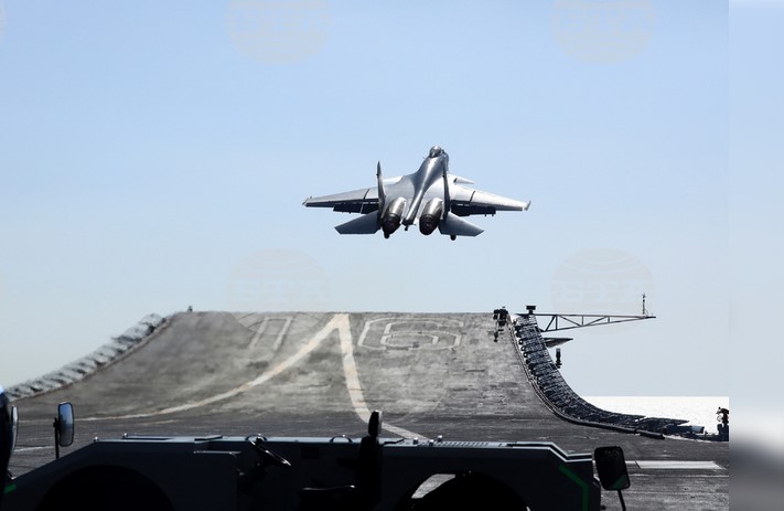 Китайски изтребител мина на 6 метра от военен самолет на САЩ
