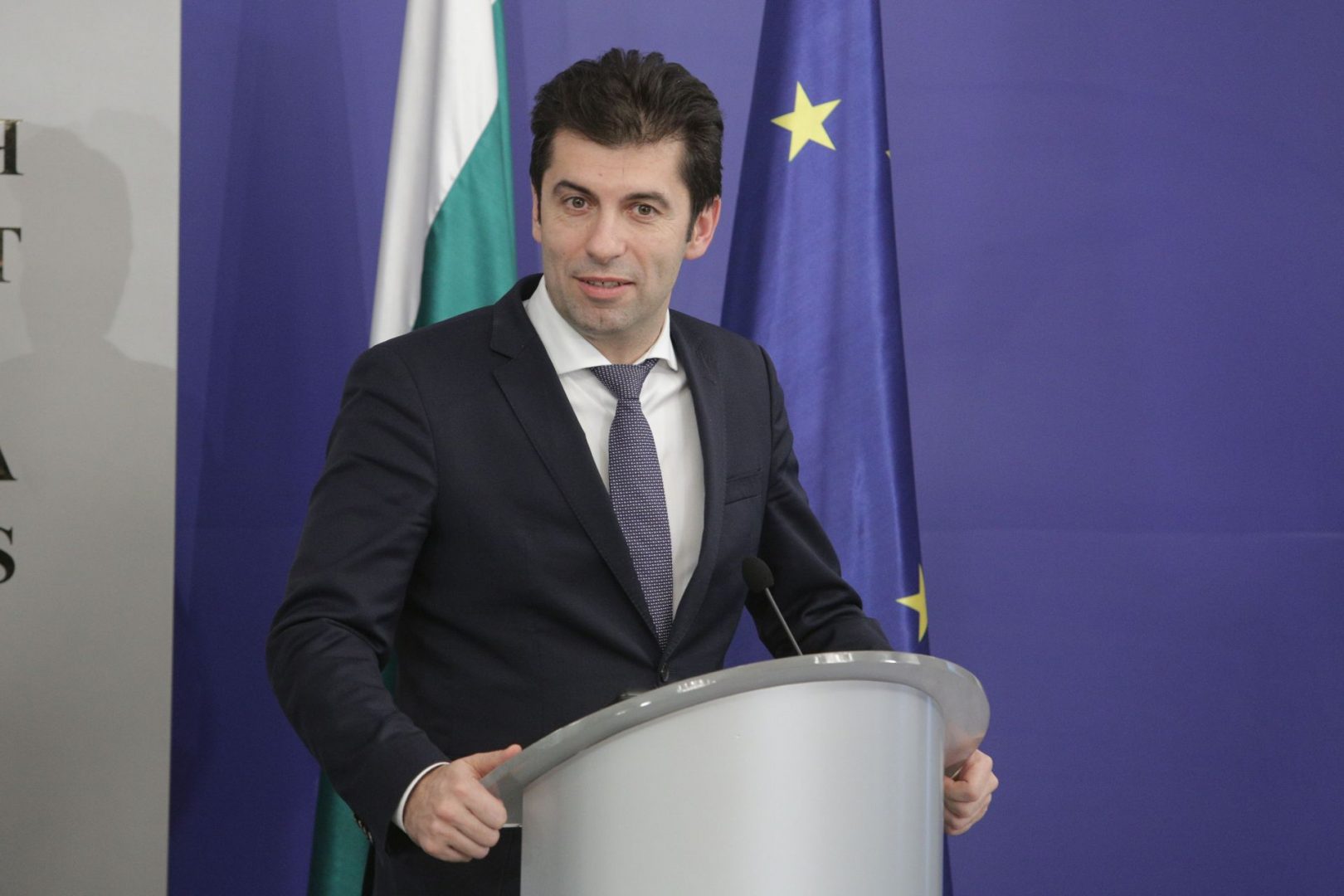 Петков в Брюксел: България иска отсрочка за ембаргото за руския петрол до края на 2024 г.