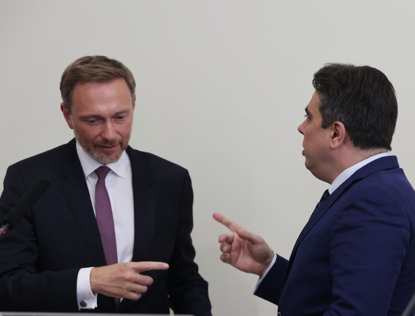 Финансовият министър на Германия: Само можем да се учим от България