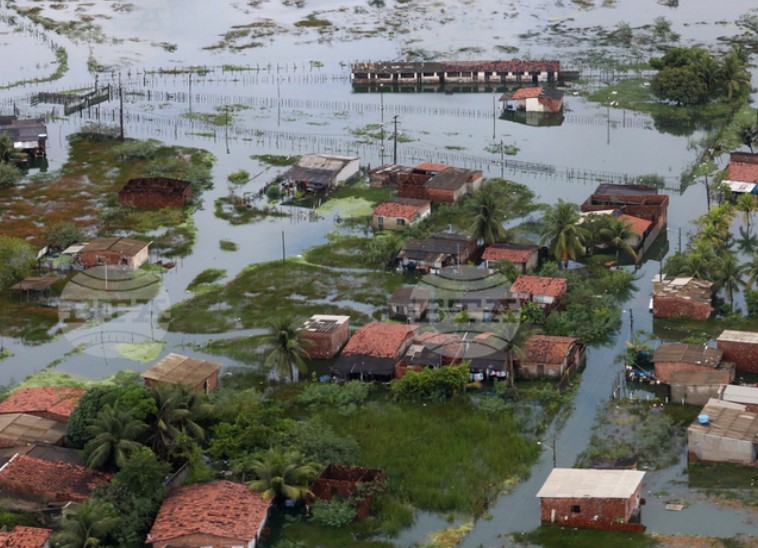 Над 100 жертви на наводненията в Бразилия