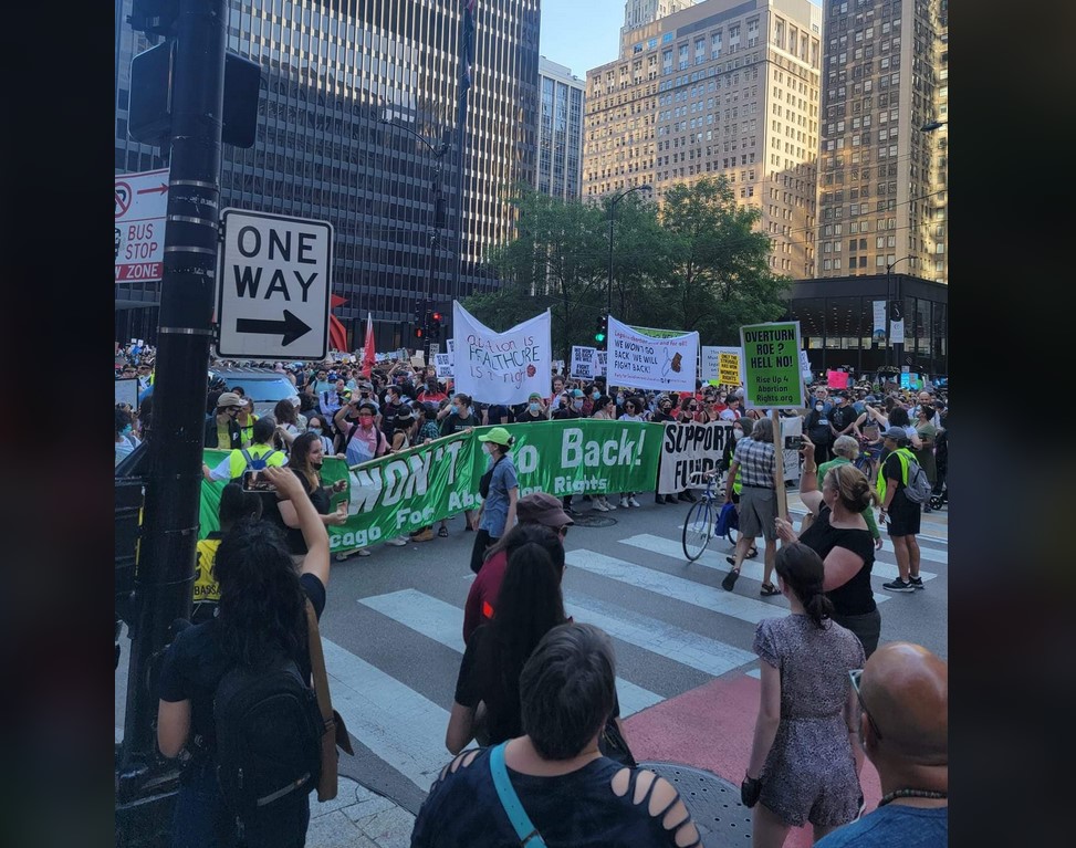 Протести в Чикаго срещу отмяната на защитата на правото на аборт