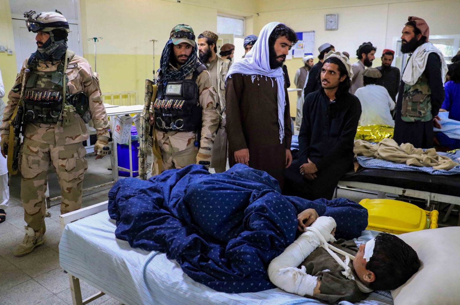над 1 000 са жертвите на земетресението в Афганистан