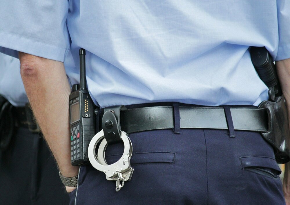 Задържан е мъж в Павликени, представял се за полицай