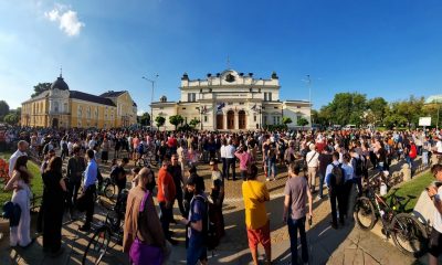 Протестна демонстрация се събра в центъра на София, за да изрази подкрепата на гражданите за Никола Минчев от „Продължаваме Промяната“, чиито правомощия като председател на парламента бяха предсрочно прекратени днес