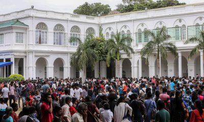 Протестиращи нахлуха в държавната телевизия на Шри Ланка