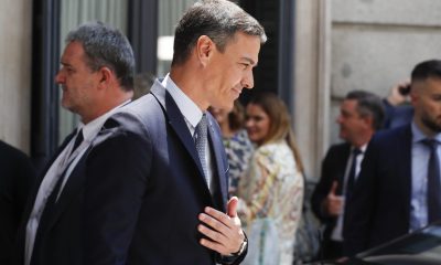 Премиерът на Испания призова мъжете да не носят вратовръзки, за да пестят енергия