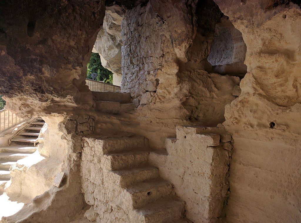 Войници откриха манастир на 1500 години