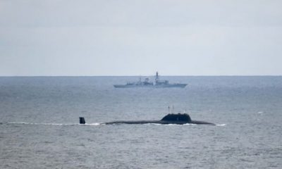 Военен кораб на Кралските военноморски сили засече две руски подводници в Северно море