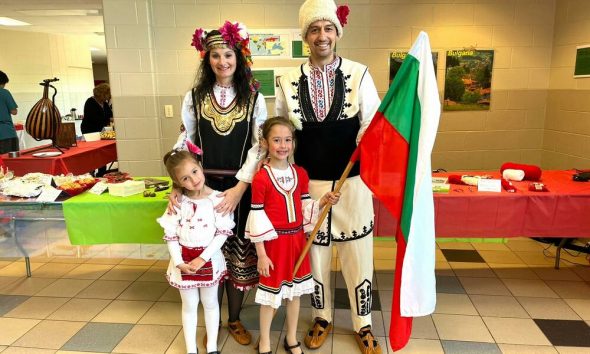 Българско семейство участва на международен фестивал в мичиганско училище