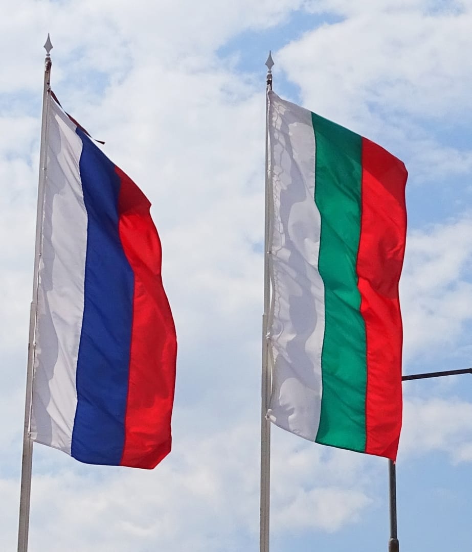 Руското посолство: Умишлено се къса духовната ни връзка с България