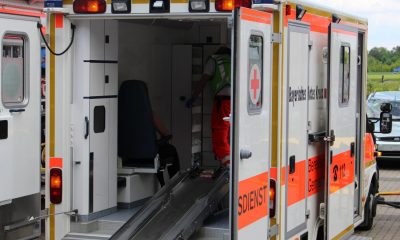 Джип се заби в паркирана кола в Трудовец, мъж е с опасност за живота