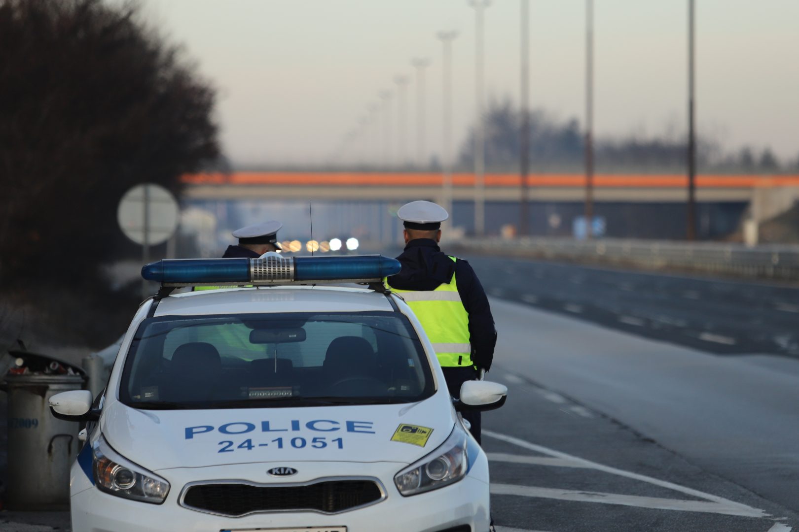 Пиян шофьор помете и уби полицай от Стралджа по време на проверка