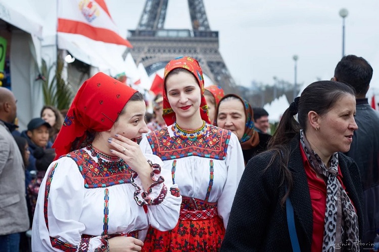 Народни танци и българска кухня ще завладеят Айфеловата кула