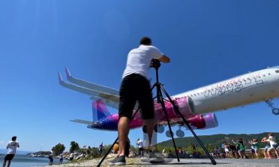 Пътнически самолет на Wizz Air прелетя на метри от главите на туристи в Гърция