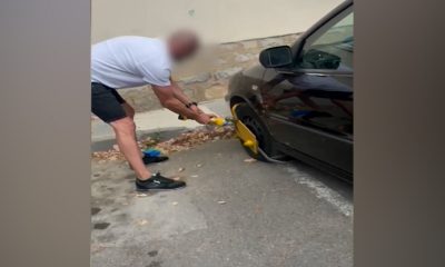 От Северозапада: Мъж реже с шлайф скобата на колата си (ВИДЕО)