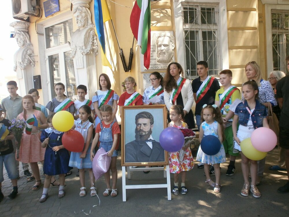 МОН одобри финансиране за 141 български неделни училища в чужбина