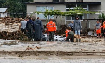 Аварийни екипи от София продължават евакуацията в Каравелово