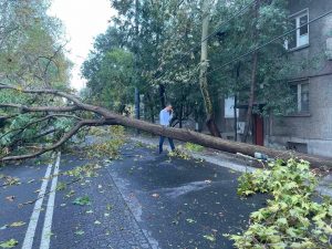 Ураган в Бургаско: Семейство е блокирано на остров, Поморие е без ток (ВИДЕО)