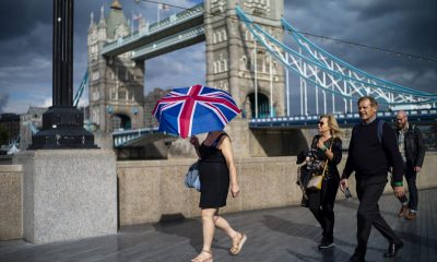 Накъде отива Великобритания – без кралица и в разкара на икономическа криза?