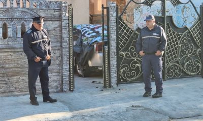 Полицейска операция в Бургас: Открити са списъци, злато, дебитни карти (СНИМКИ)