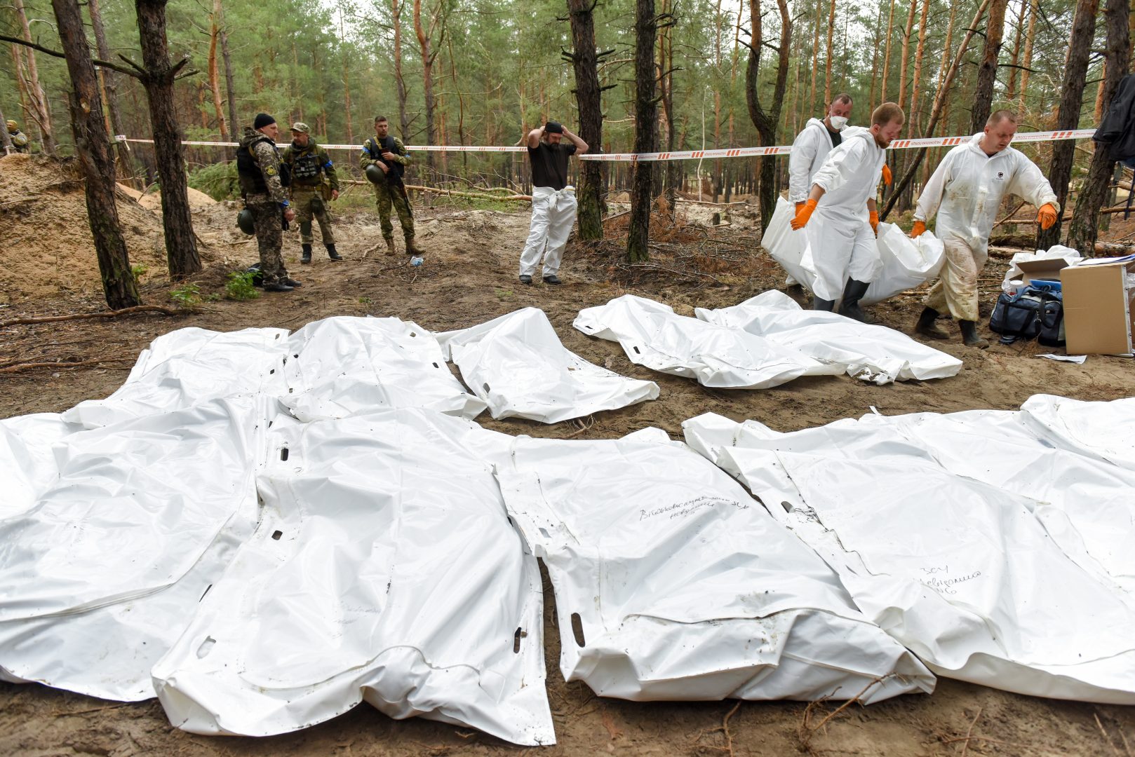 Масов гроб с 50 тела открит в Лиман след изтласкването на руснаците