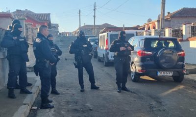 Полицейска акция във Велико Търново. Близо 20 са задържани в полицията