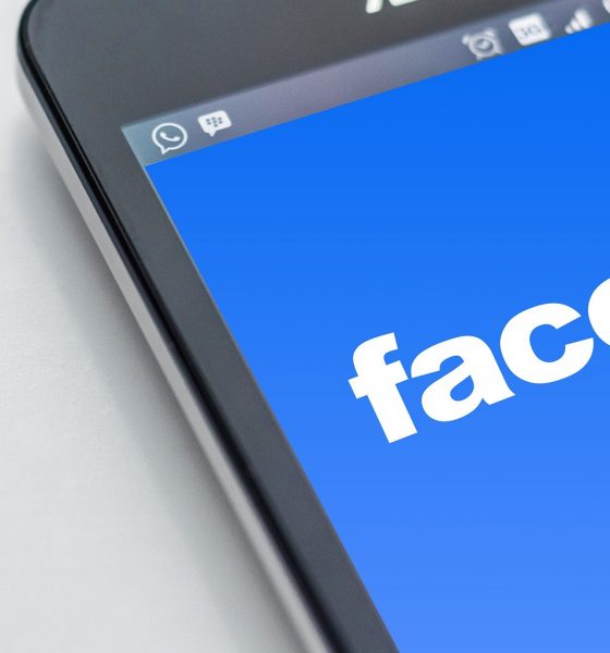 Приложения за телефони крадат пароли и лични данни във Facebook