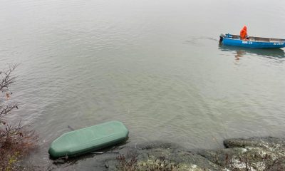 Лодката на изчезналите рибари обърната, скъсана и без тях (СНИМКИ)