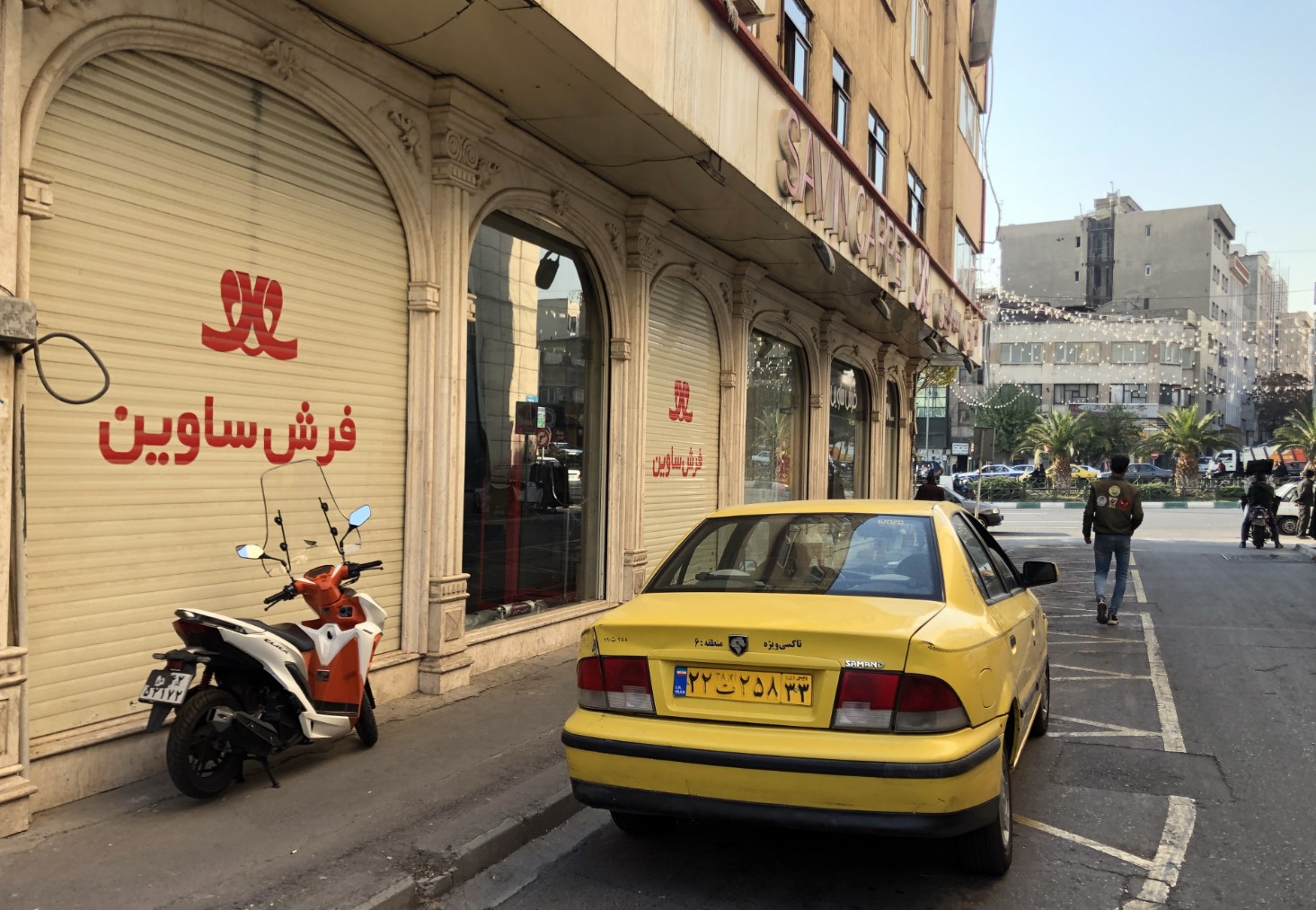 Иран забранява вноса на френски автомобили