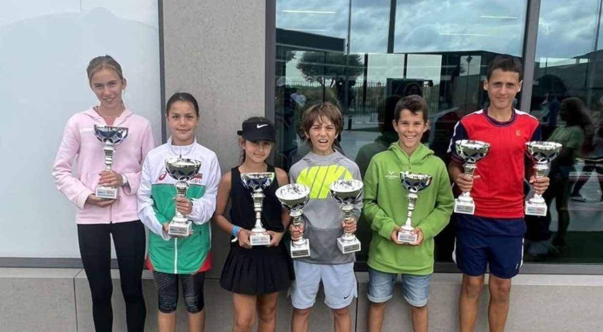 Пет български тенисисти блестят в академията на Надал. Спечелиха 5 титли