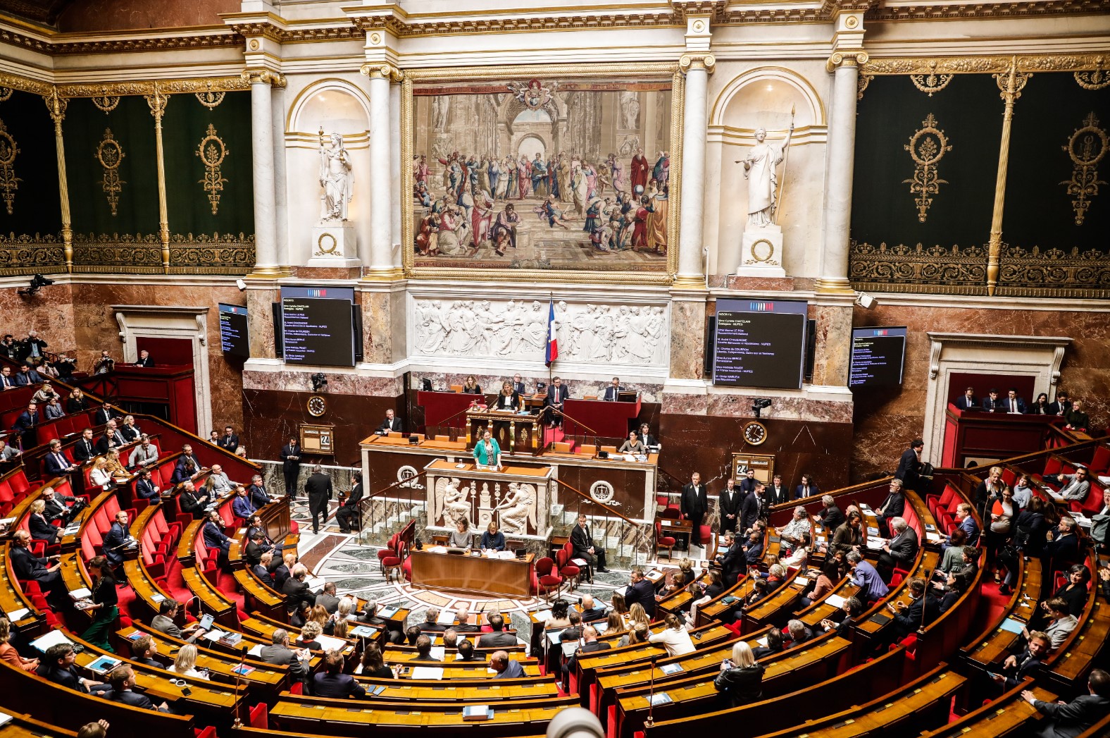 Франция уверено върви към включване на правото на аборт в конституцията
