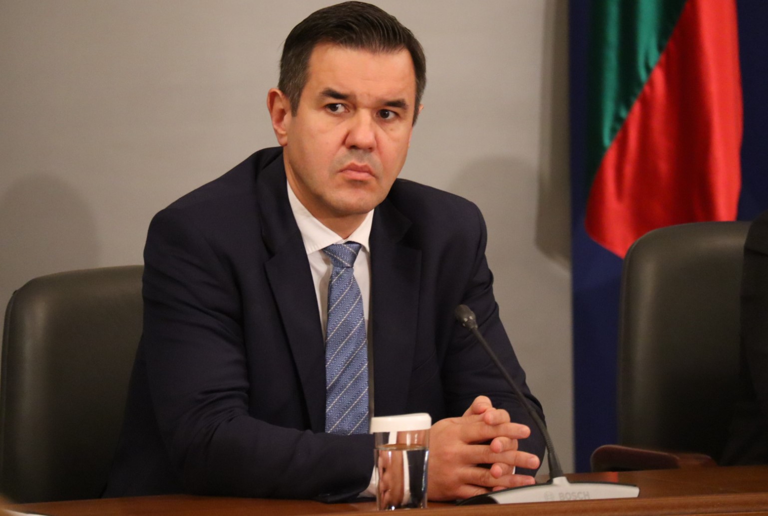 министърът на икономиката и индустрията Никола Стоянов