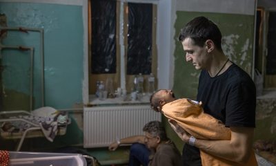 Без ток в Киев: Лекари оперираха сърцето на бебе. Светят си с фенерчета