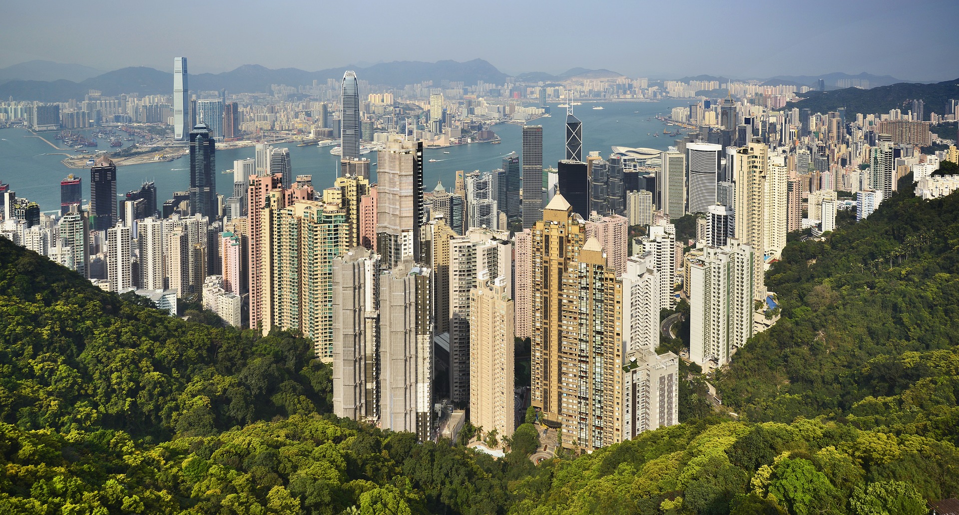 Хонконг съживява туризма с половин милион безплатни самолетни билета