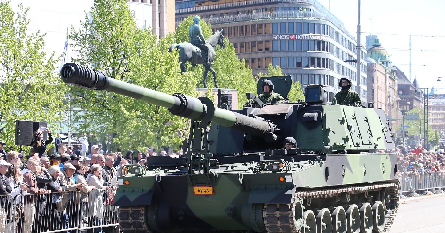 Пристигнаха първите корейски танкове и гаубици в Полша