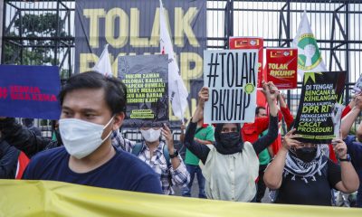 Прието със закон: Затвор за извънбрачен секс в Индонезия