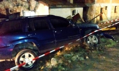 След опит за кражба на телефон: Неадекватен помете шест коли и автобус в Бургас (СНИМКИ)
